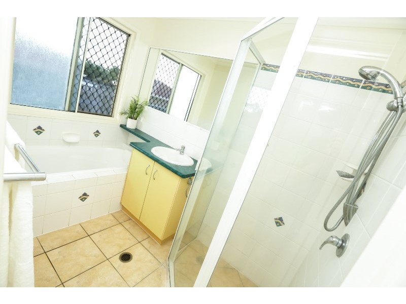 7 Leonie Court, New Auckland QLD 4680