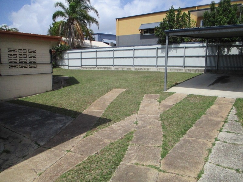 99 OAKA LANE, South Gladstone QLD 4680