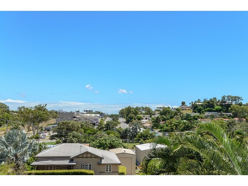 11 Walters Avenue, West Gladstone QLD 4680