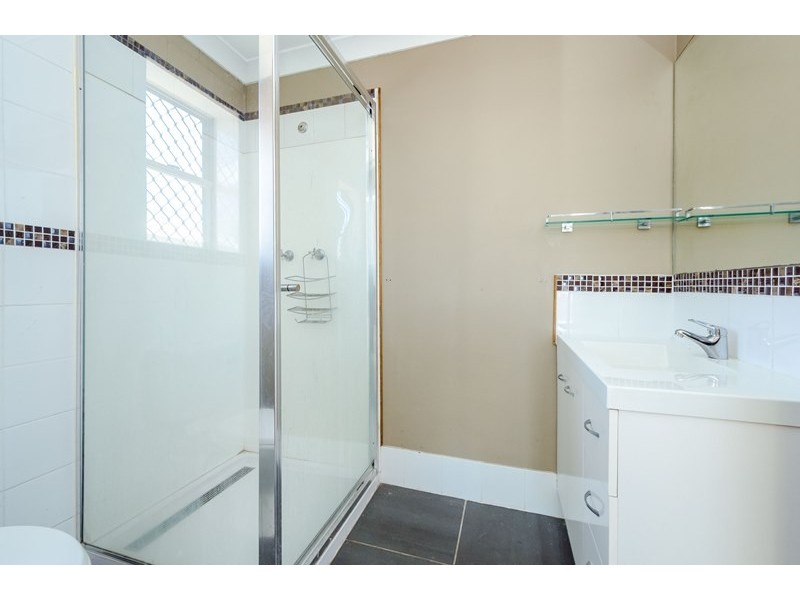 11 Walters Avenue, West Gladstone QLD 4680