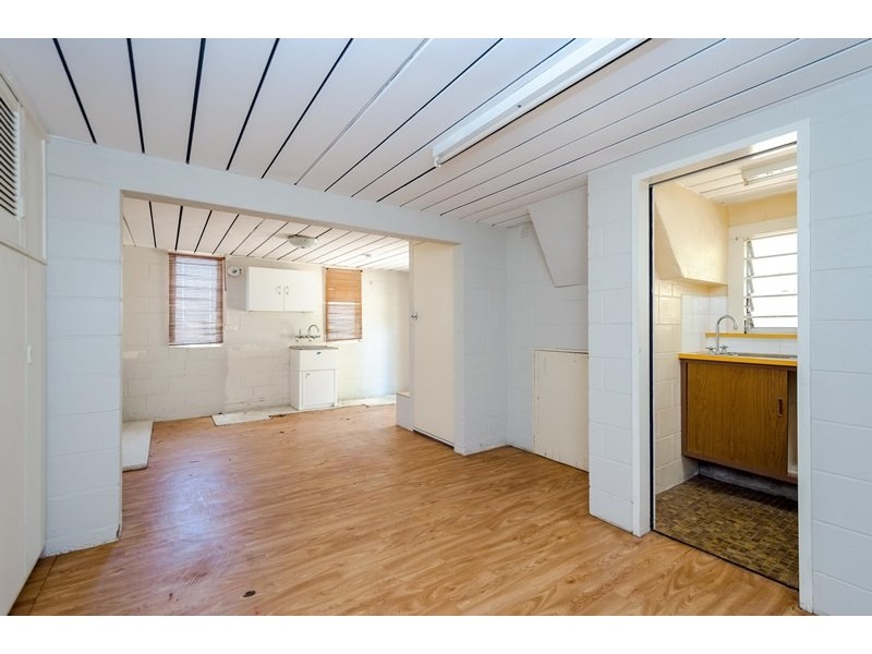 11 Walters Avenue, West Gladstone QLD 4680