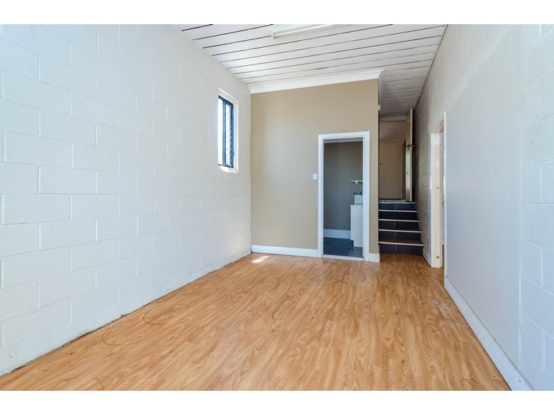 11 Walters Avenue, West Gladstone QLD 4680