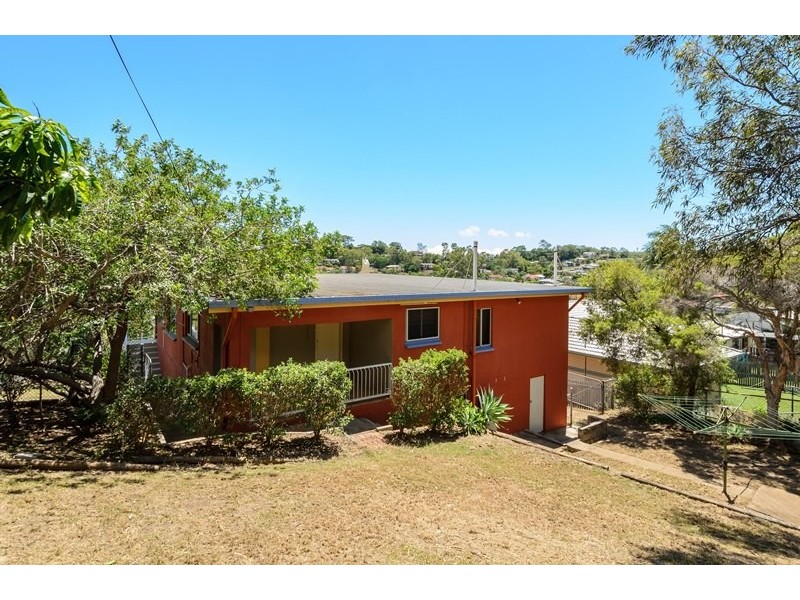 11 Walters Avenue, West Gladstone QLD 4680