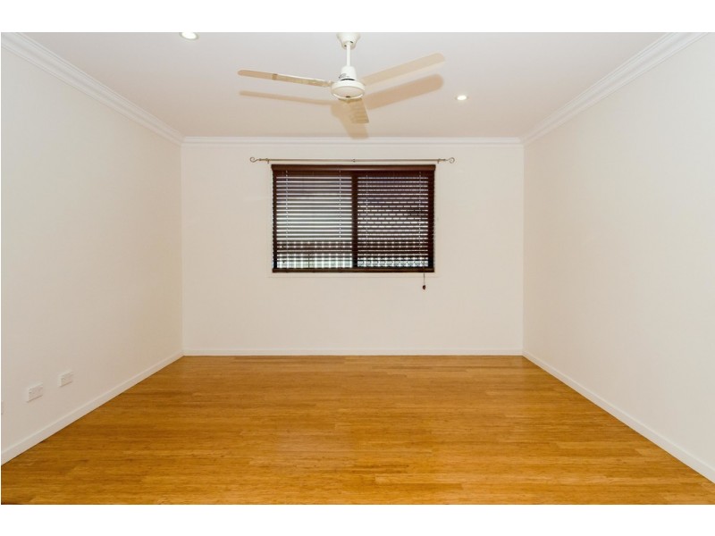 15 Bottlebrush Drive, Kirkwood QLD 4680