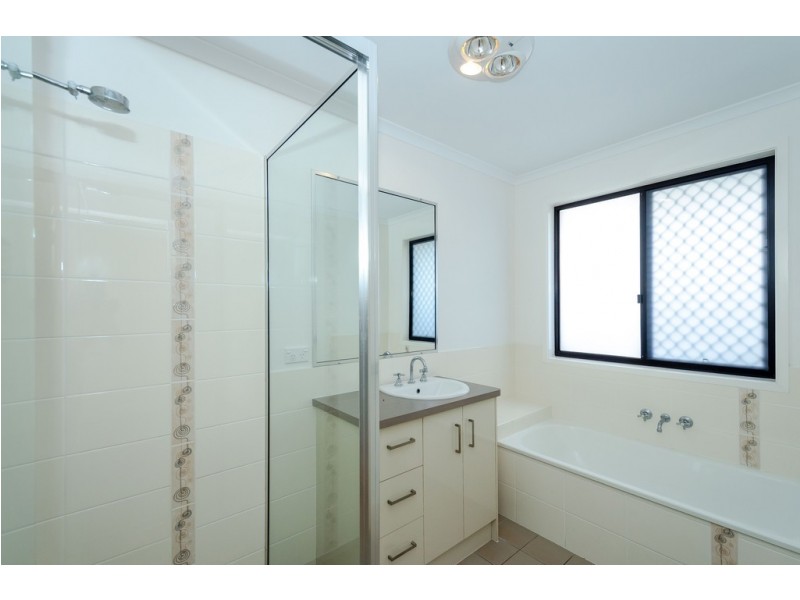 15 Bottlebrush Drive, Kirkwood QLD 4680