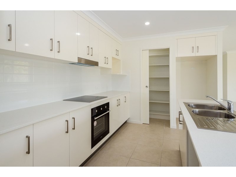 35 Peter Corones Drive, Kirkwood QLD 4680