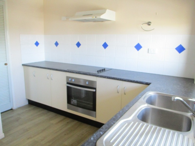 28/7 KENT STREET, West Gladstone QLD 4680