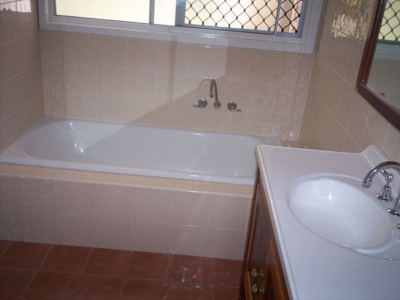 16 Norris Street, West Gladstone QLD 4680
