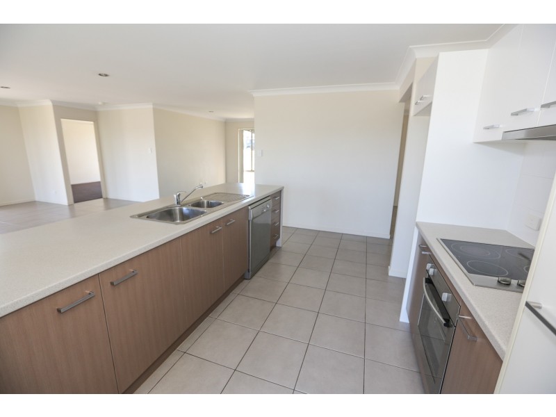 18 CRADLE DRIVE, New Auckland QLD 4680