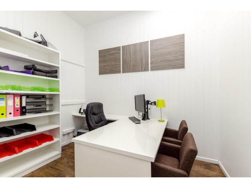 6 Roseberry Street, Gladstone QLD 4680