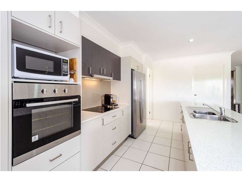 16 Orchard Drive, Kirkwood QLD 4680