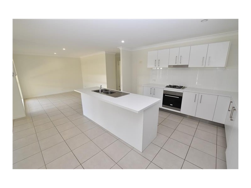 14 Deveney Drive, Kirkwood QLD 4680