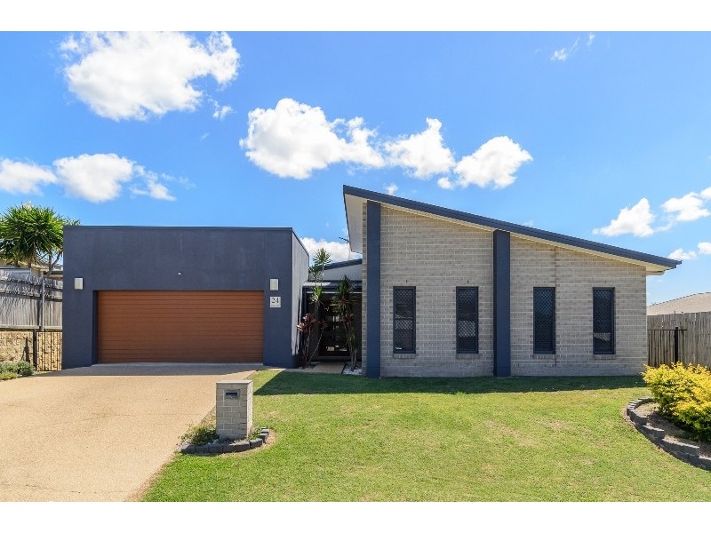 24 Wyara Close, Clinton QLD 4680