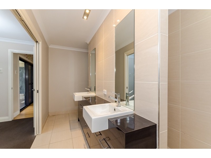 24 Wyara Close, Clinton QLD 4680
