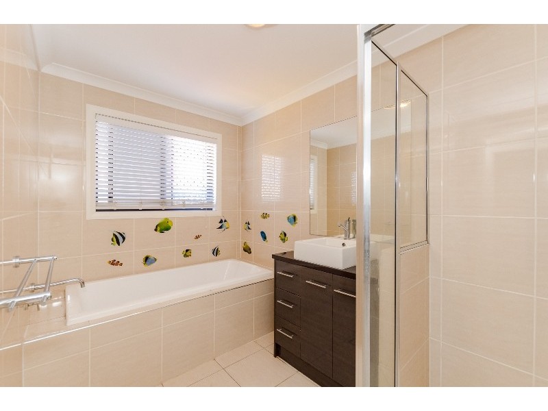 24 Wyara Close, Clinton QLD 4680