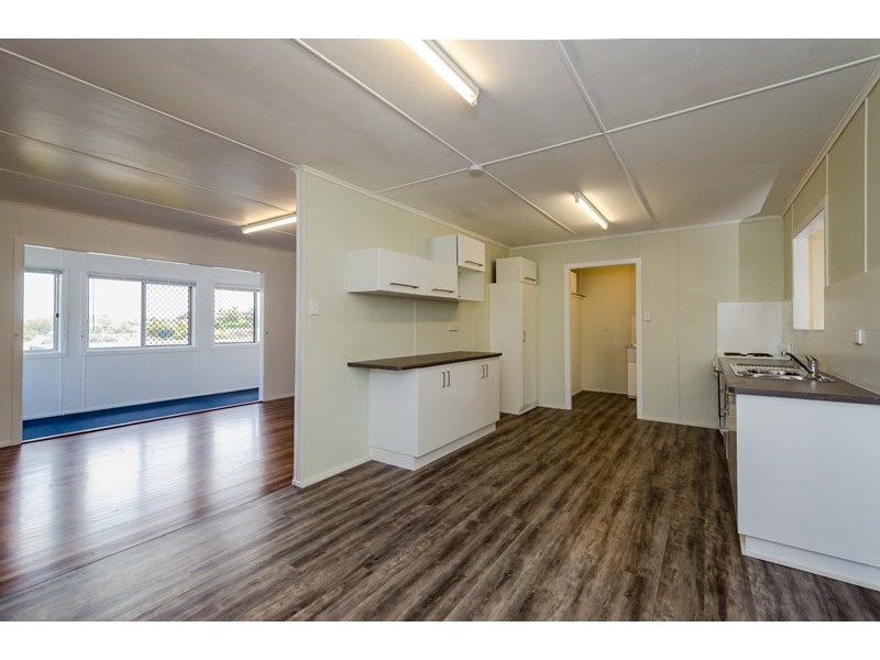 26 Walters Avenue, West Gladstone QLD 4680