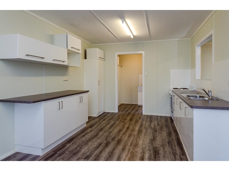 26 Walters Avenue, West Gladstone QLD 4680