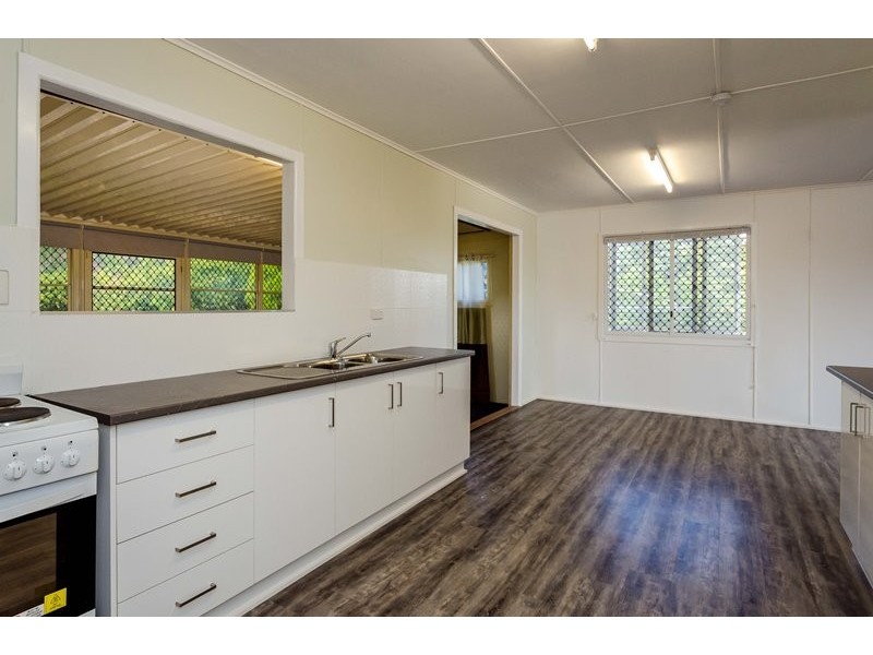 26 Walters Avenue, West Gladstone QLD 4680