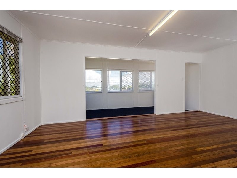 26 Walters Avenue, West Gladstone QLD 4680