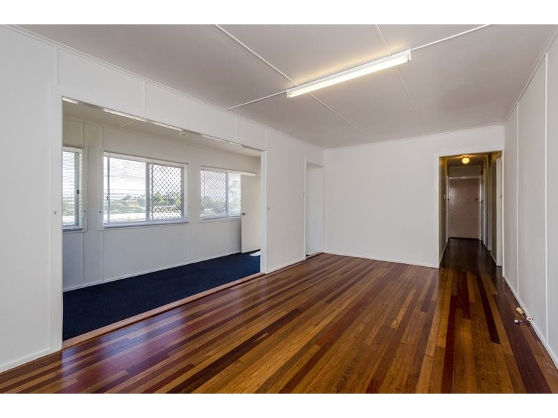 26 Walters Avenue, West Gladstone QLD 4680