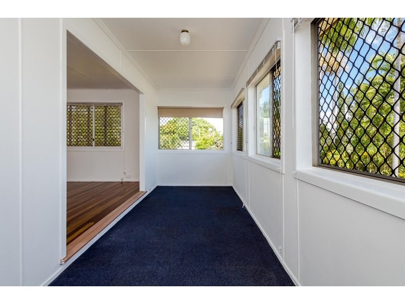 26 Walters Avenue, West Gladstone QLD 4680