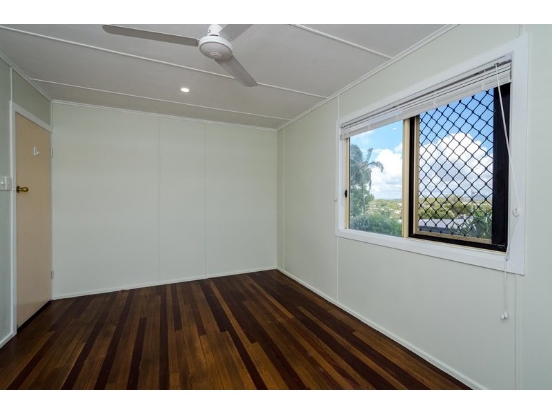 26 Walters Avenue, West Gladstone QLD 4680