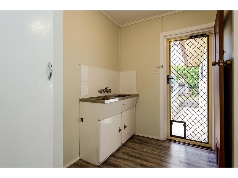 26 Walters Avenue, West Gladstone QLD 4680