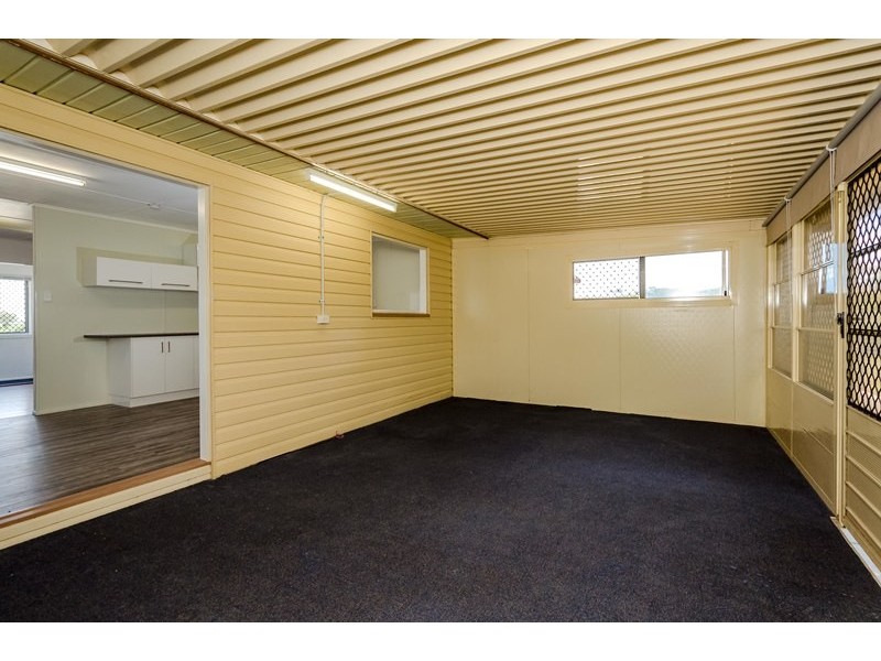 26 Walters Avenue, West Gladstone QLD 4680