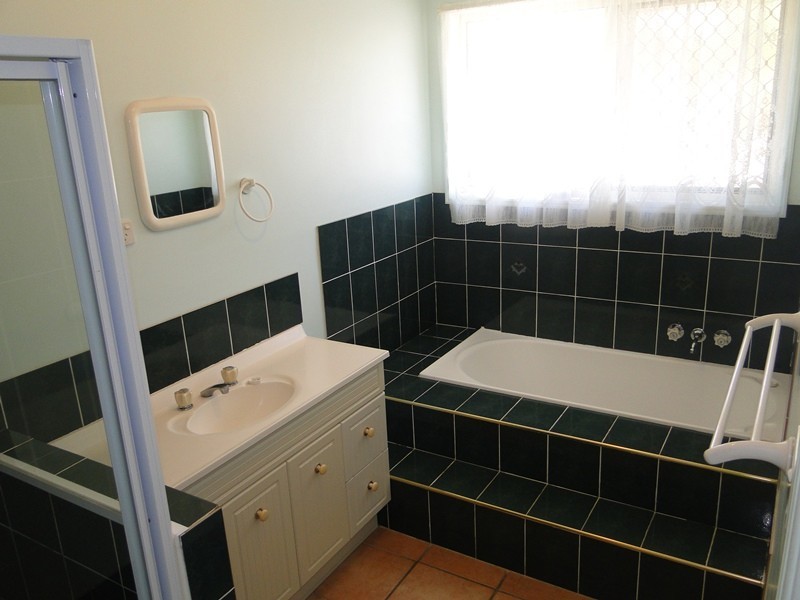 133 J HICKEY AVE, Clinton QLD 4680