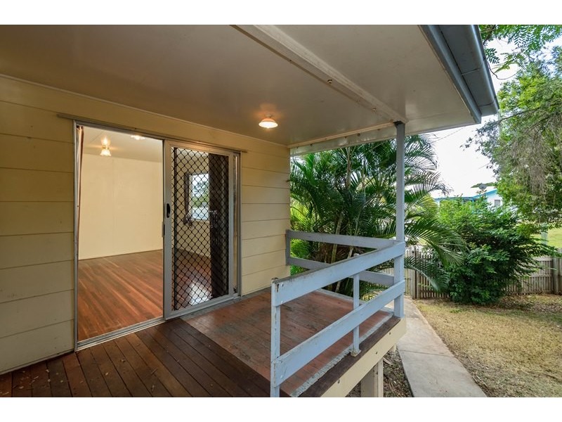5 Walnut Street, New Auckland QLD 4680