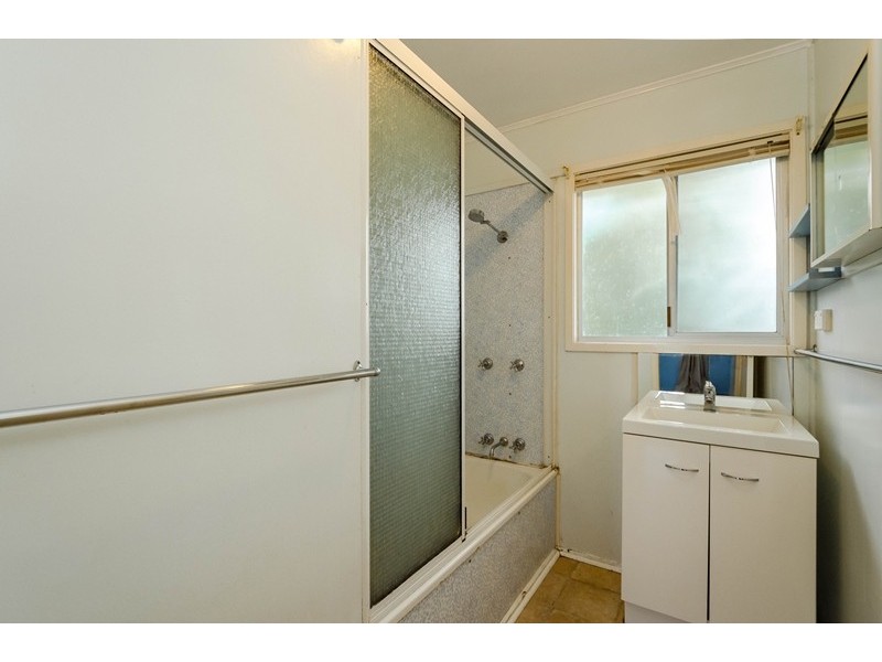 5 Walnut Street, New Auckland QLD 4680