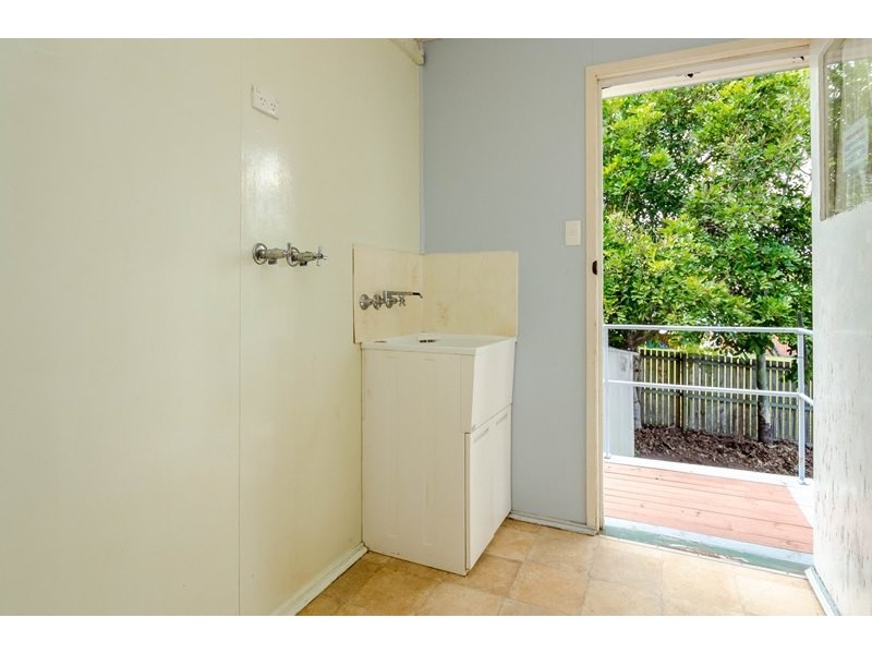 5 Walnut Street, New Auckland QLD 4680