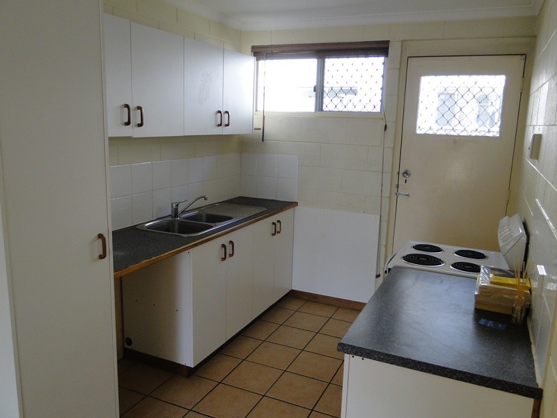2/20 GERALDINE STREET, West Gladstone QLD 4680