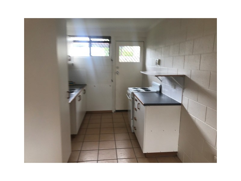 2/20 GERALDINE STREET, West Gladstone QLD 4680