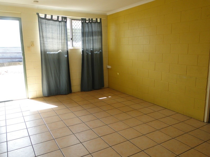 2/20 GERALDINE STREET, West Gladstone QLD 4680