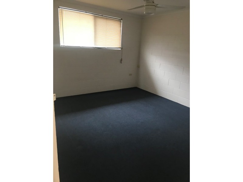 2/20 GERALDINE STREET, West Gladstone QLD 4680