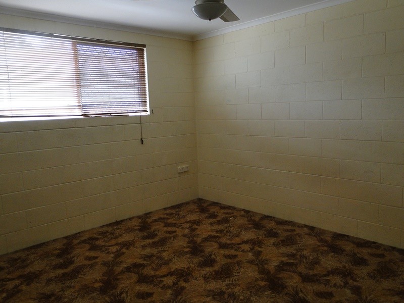 2/20 GERALDINE STREET, West Gladstone QLD 4680