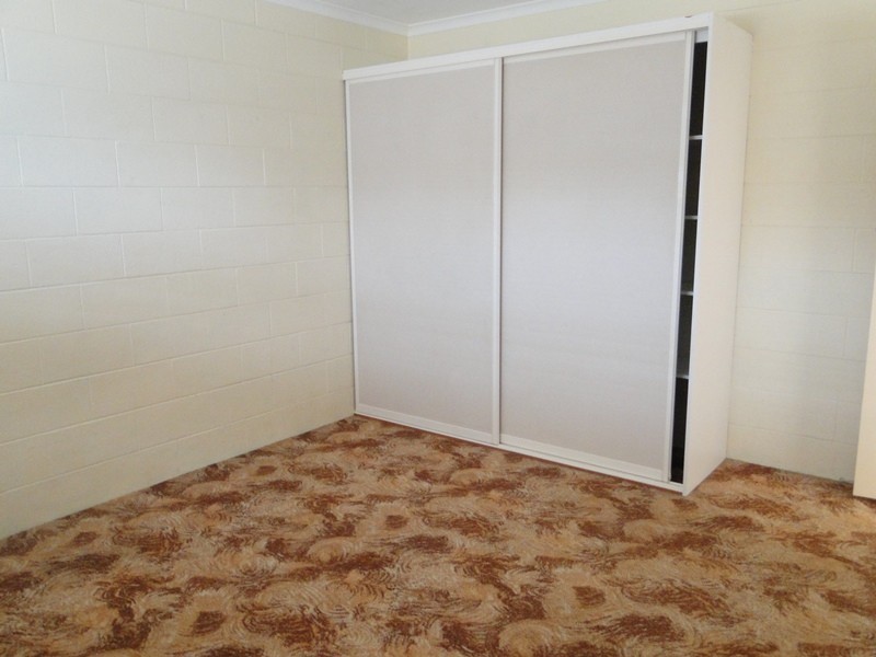 2/20 GERALDINE STREET, West Gladstone QLD 4680