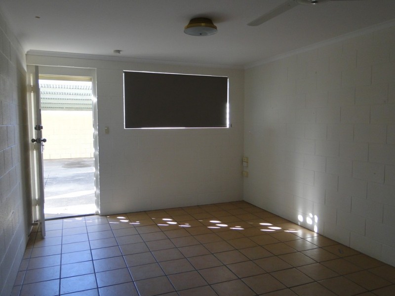 4/20 GERALDINE STREET, West Gladstone QLD 4680