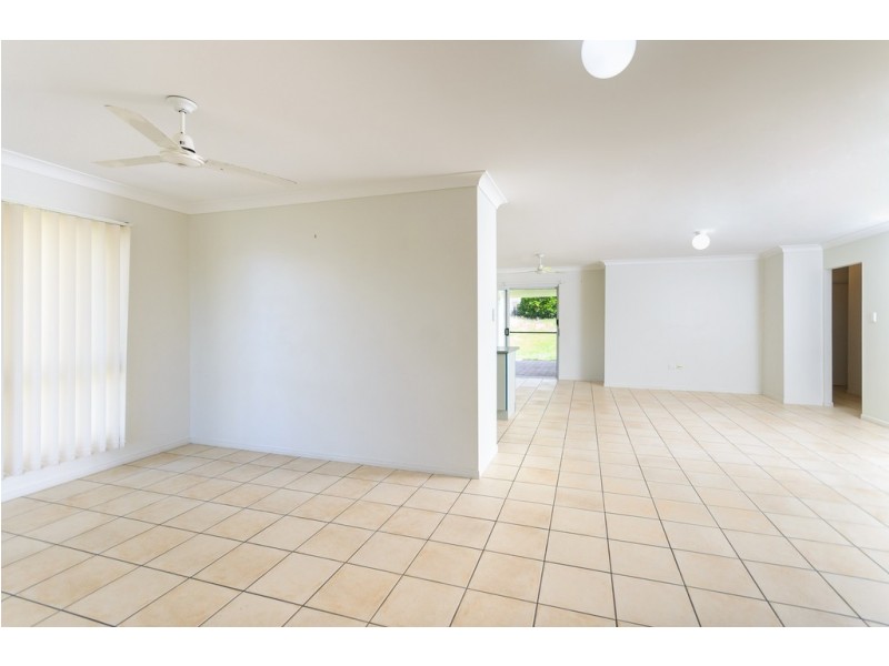 7 Rothbury Place, New Auckland QLD 4680