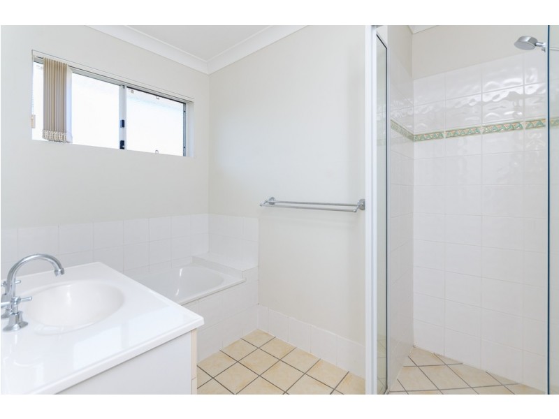7 Rothbury Place, New Auckland QLD 4680
