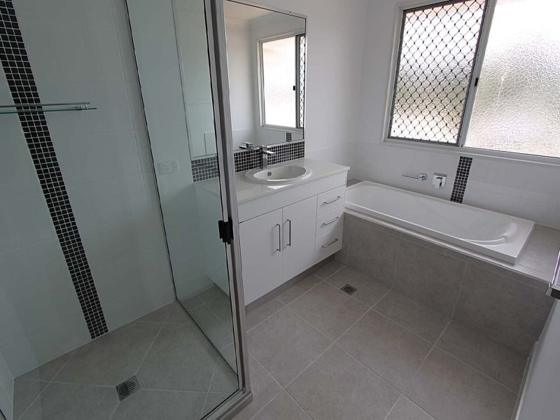 6 Eugenie Court, Glen Eden QLD 4680