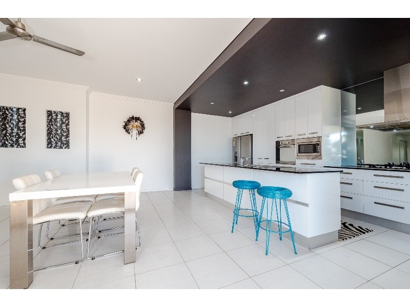 8 REDGUM DRIVE, Kirkwood QLD 4680