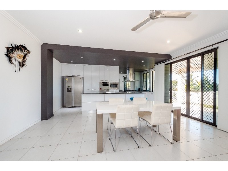 8 REDGUM DRIVE, Kirkwood QLD 4680