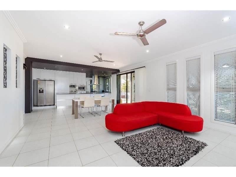 8 REDGUM DRIVE, Kirkwood QLD 4680