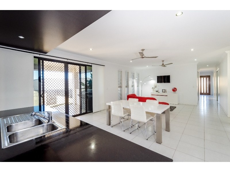 8 REDGUM DRIVE, Kirkwood QLD 4680