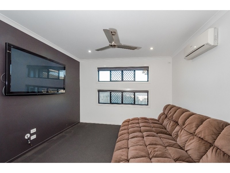 8 REDGUM DRIVE, Kirkwood QLD 4680