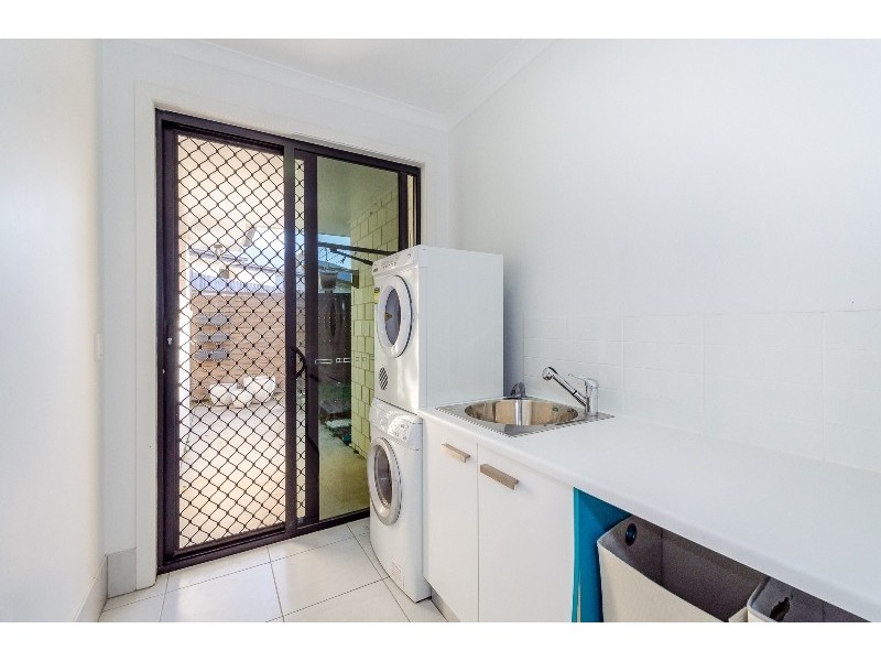 8 REDGUM DRIVE, Kirkwood QLD 4680
