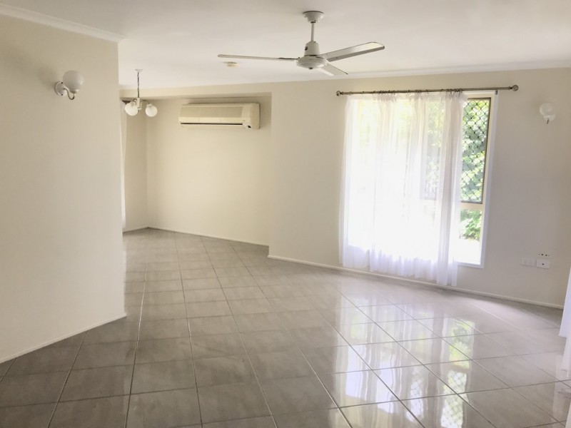 11 LAGOON COURT, Clinton QLD 4680