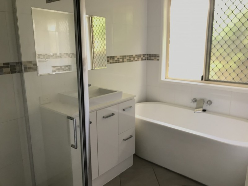 11 LAGOON COURT, Clinton QLD 4680